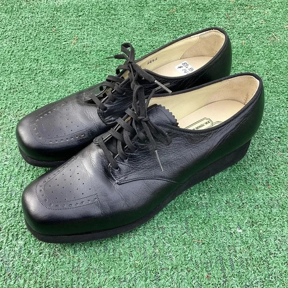 The Extra Depth Shoe Black leathered Loafers Size 8.5 - Picture 3 of 14